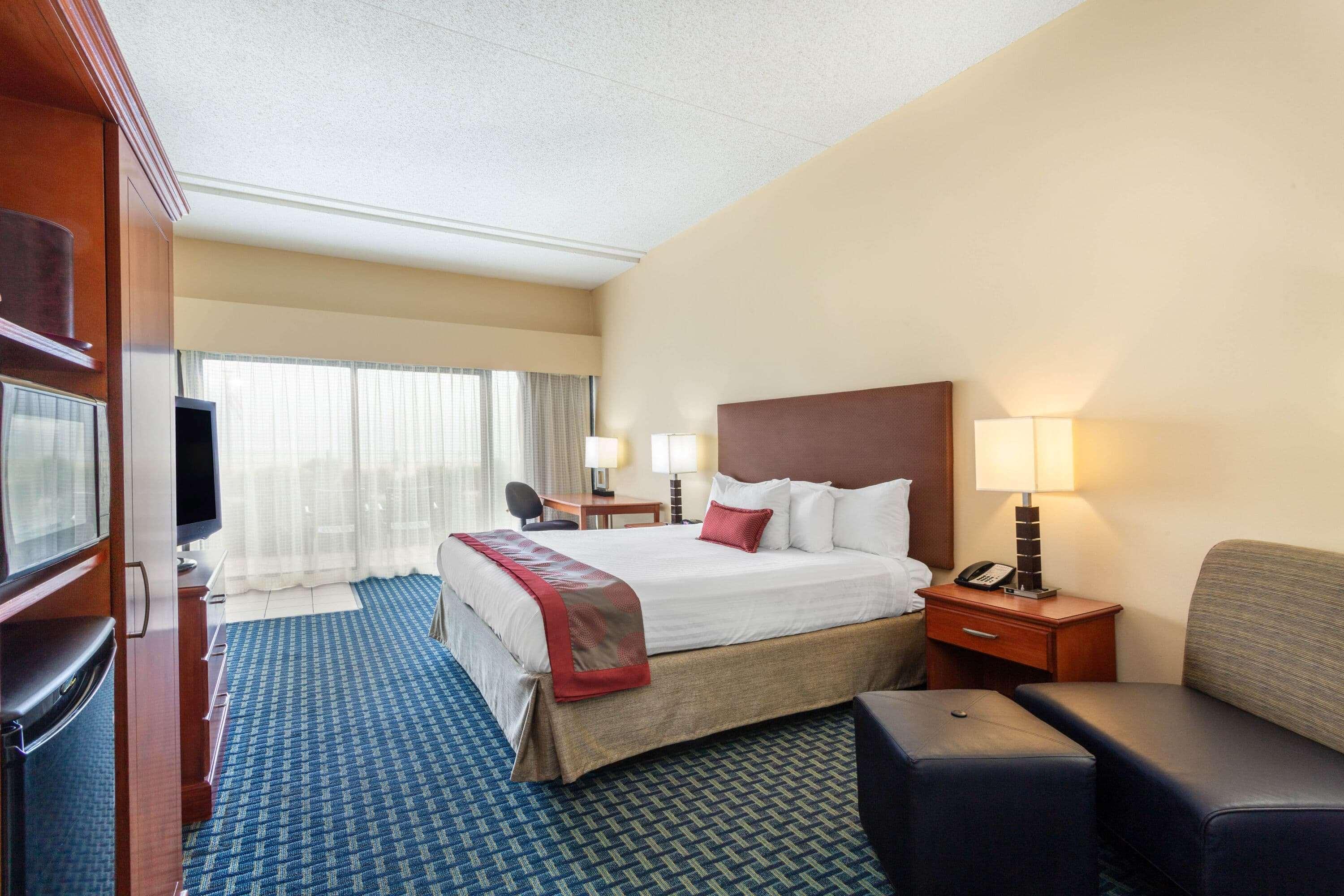 Hotel Ramada Plaza By Wyndham Virginia Oceanfront 3*