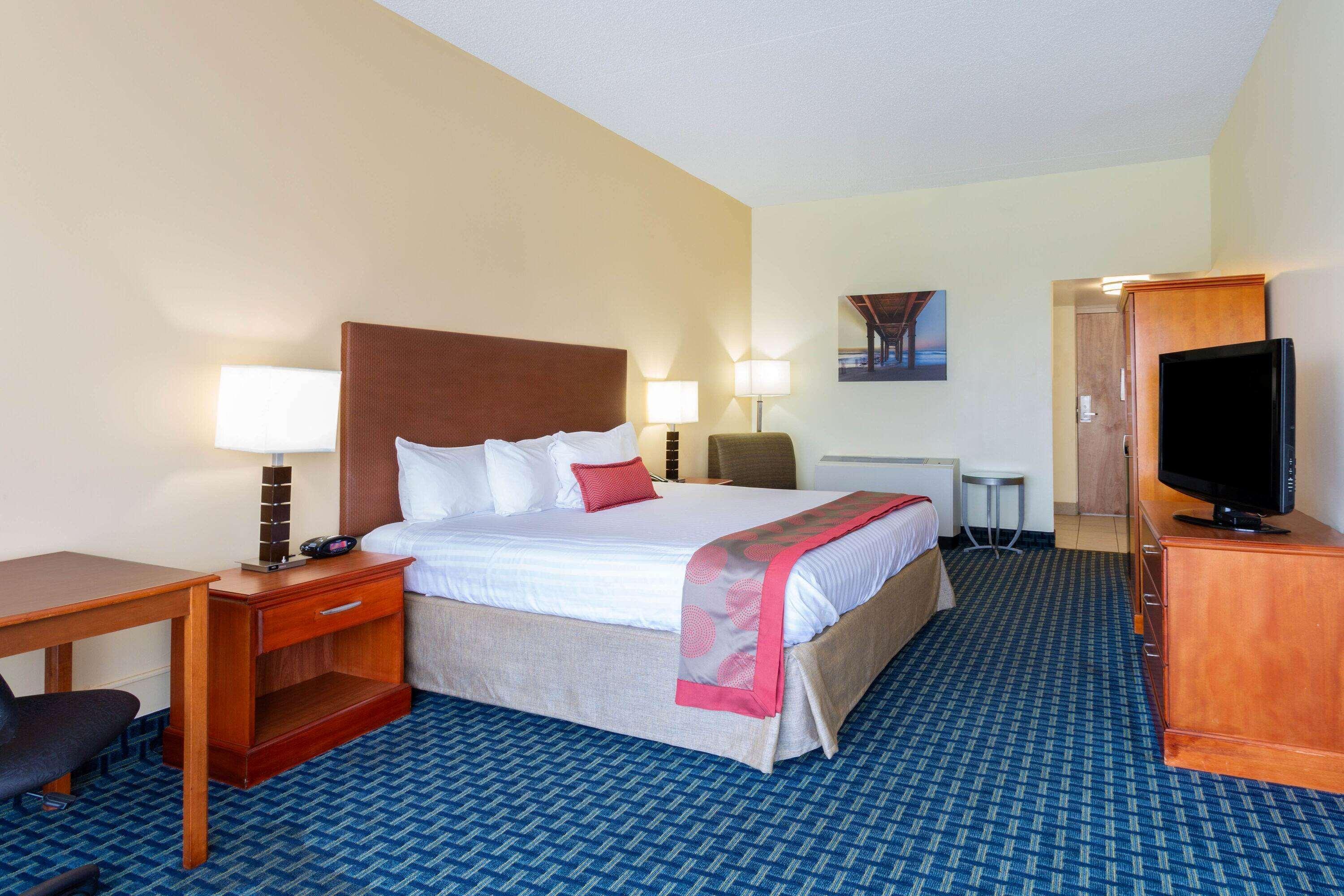 Hotel Ramada Plaza By Wyndham Virginia Oceanfront 3*
