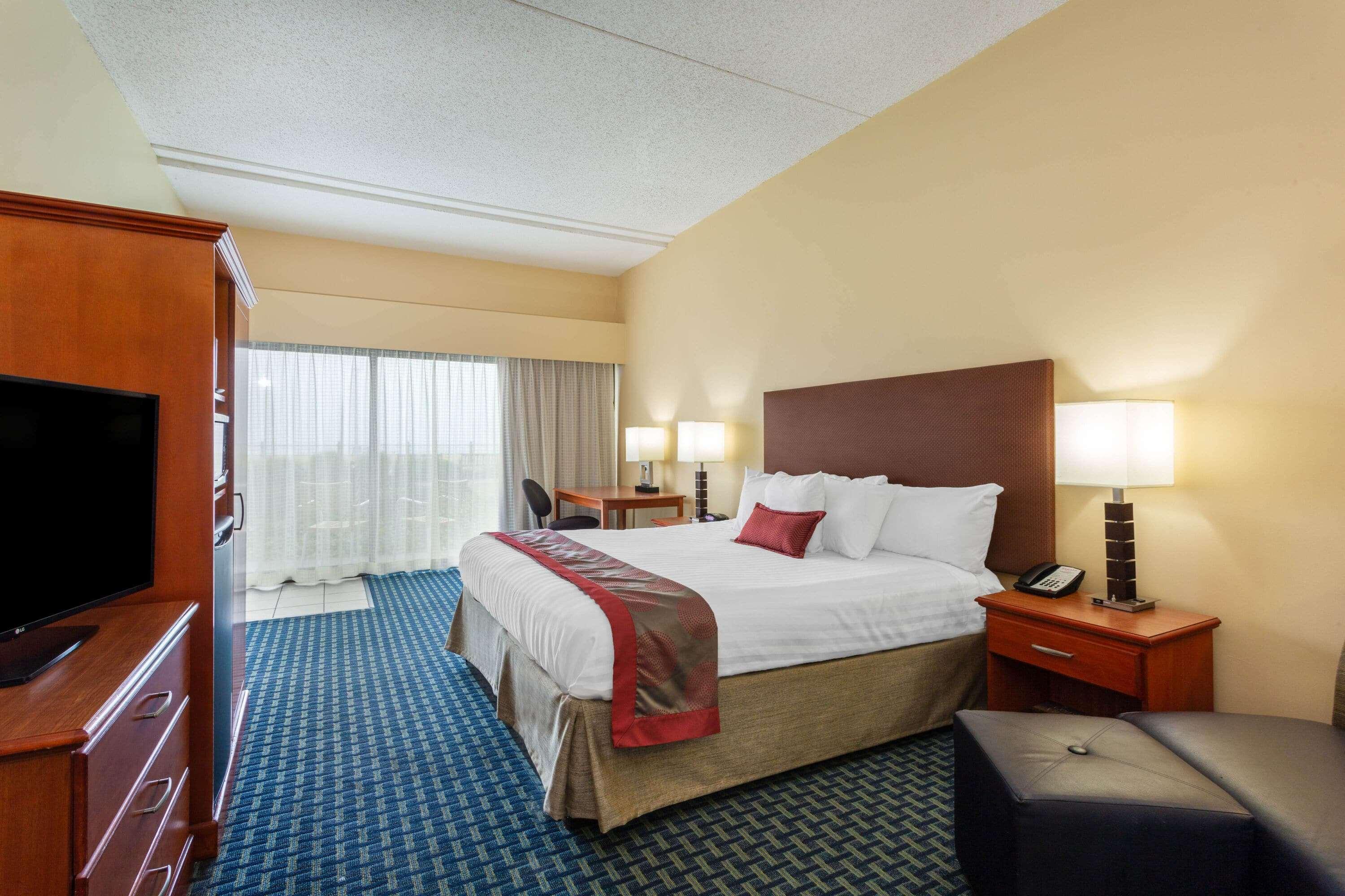 Hotel Ramada Plaza By Wyndham Virginia Oceanfront 3*
